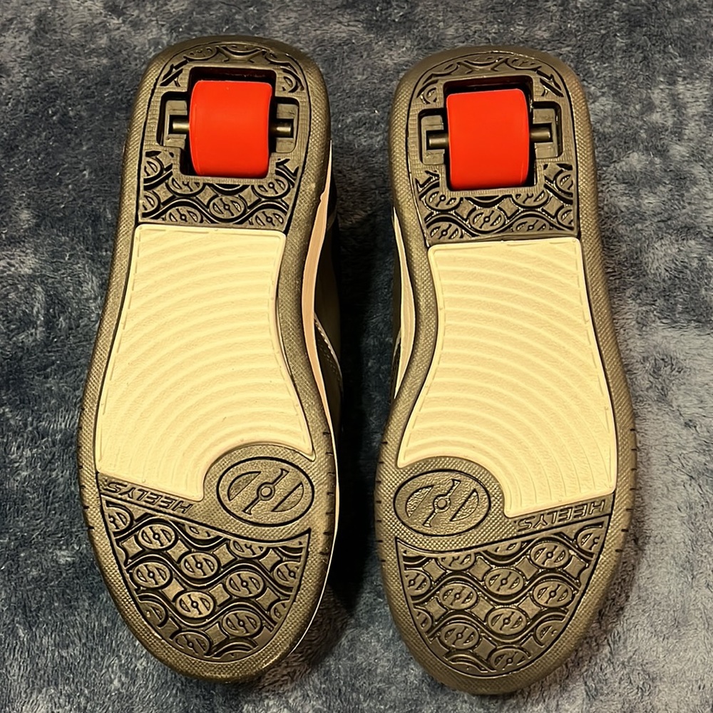Kids’ Heelys - Picture 2 of 2